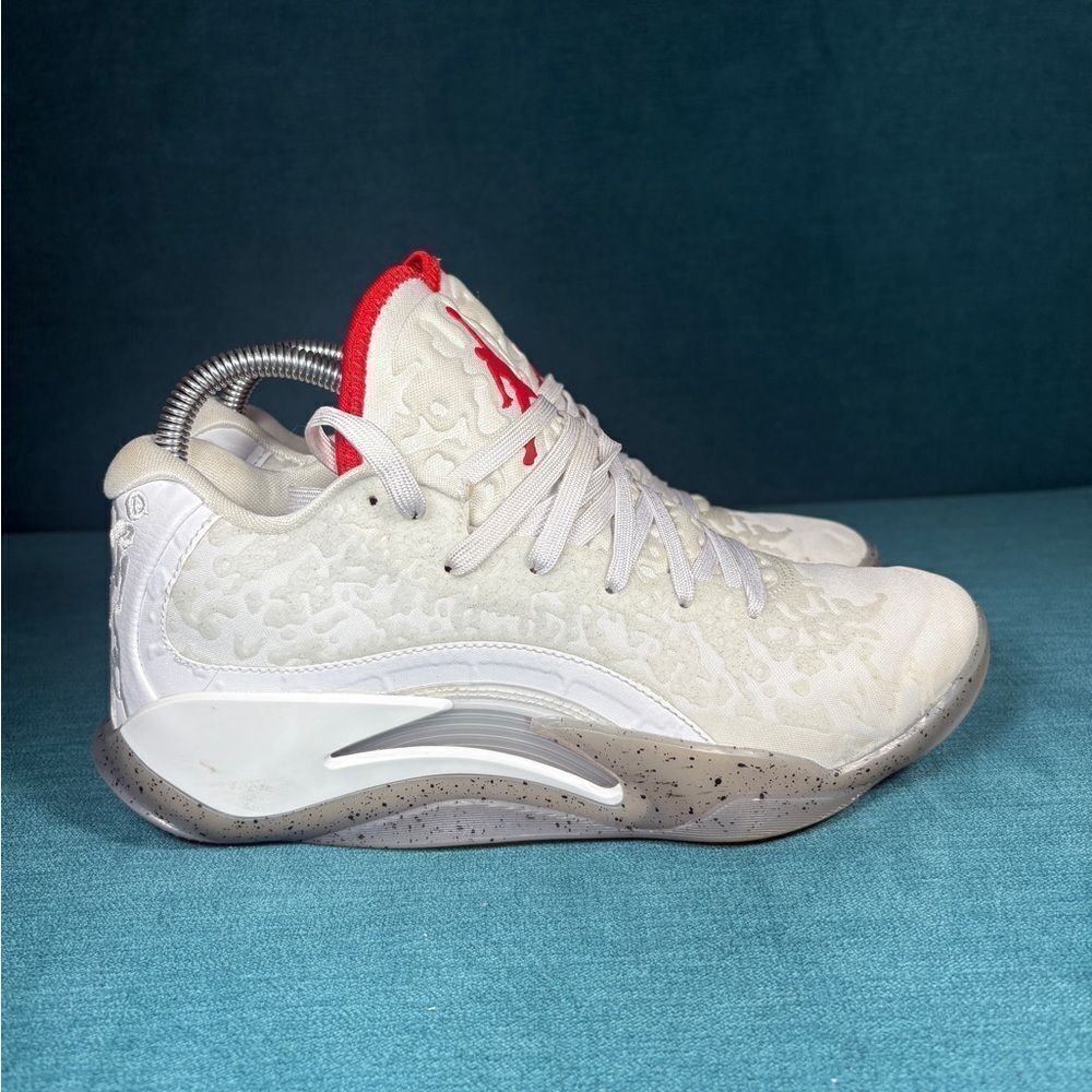 Size 6.5Y/8Women - Nike Air Jordan Zion 3 shoe - Picture 3 of 9